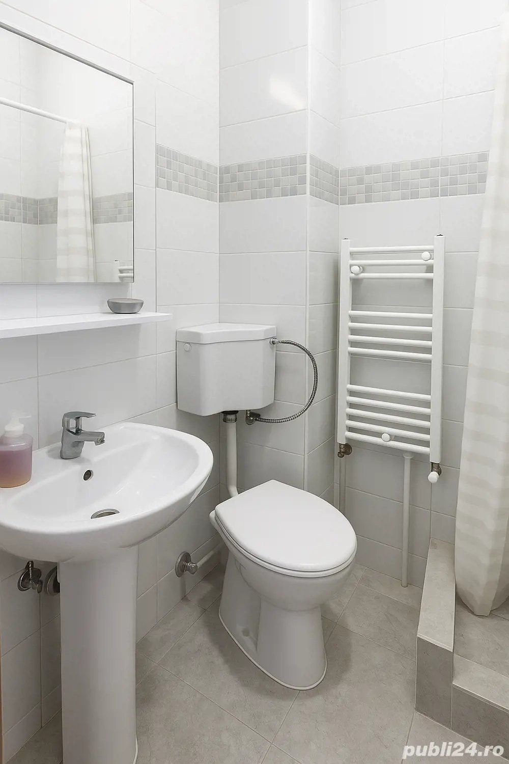 Un bagno bianco con bagno e lavanderia