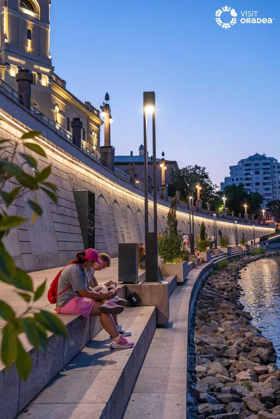 Una camera con vista sull'acqua — appartamento a Oradea