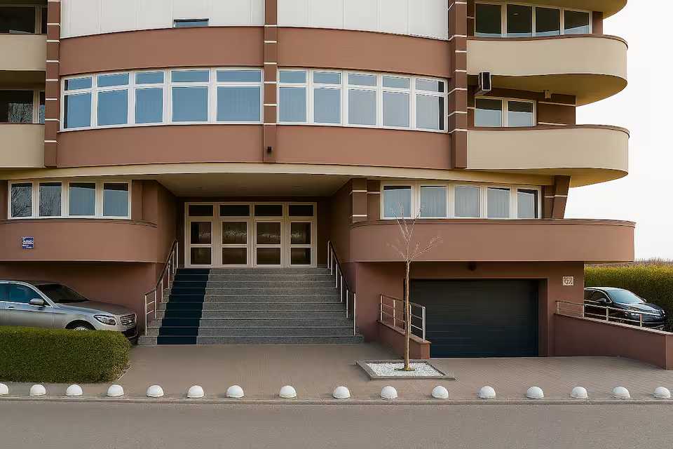 Appartamento con finestra — appartamento a Oradea